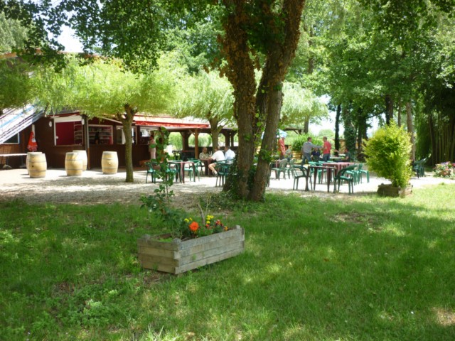 Tables en terrasse ou sous abri p1080922_640x480